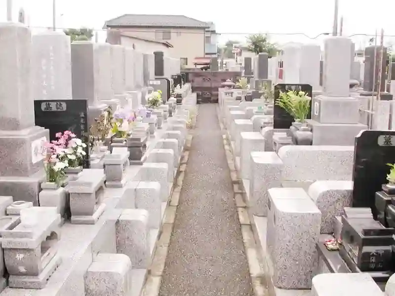 平坦でお参りしやすい墓地