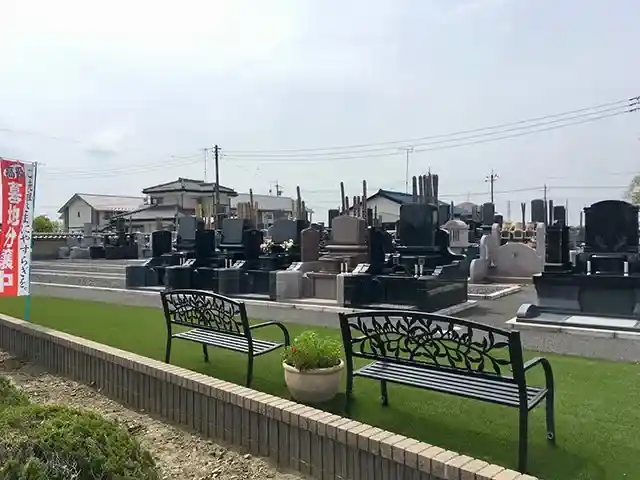 清潔で新しい印象の墓地