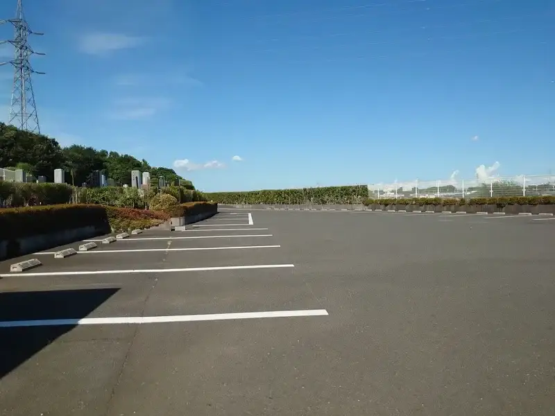 広々とした駐車場