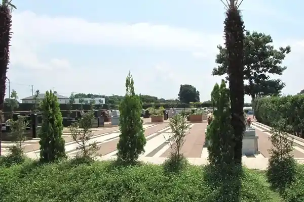 緑豊かな霊園です