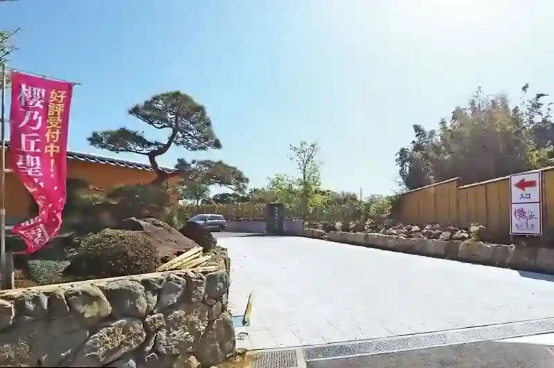 広々とした駐車場
