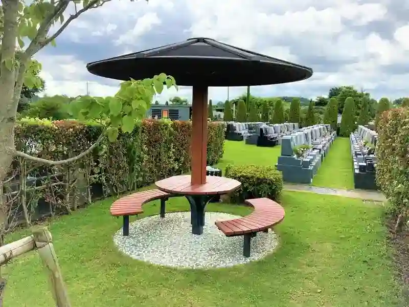 ベンチでほっと一息
