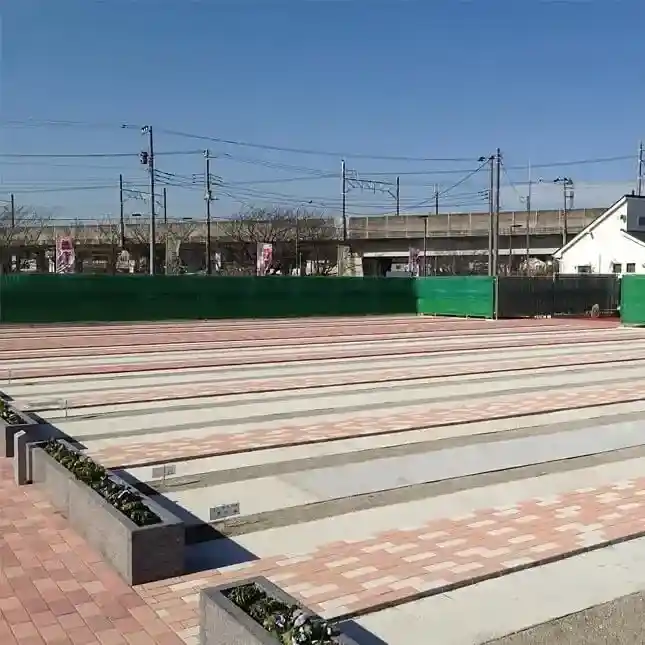 霊園全体が平坦になっています