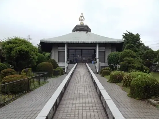 本堂までの道