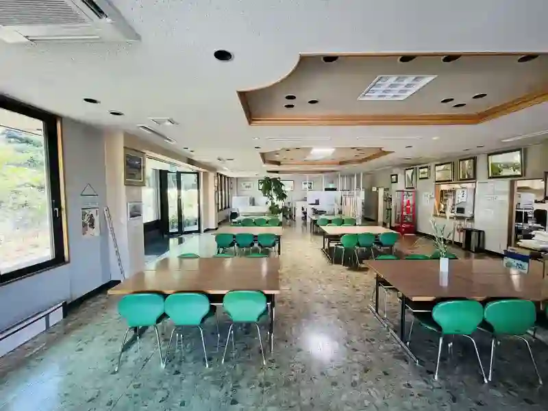 管理棟内