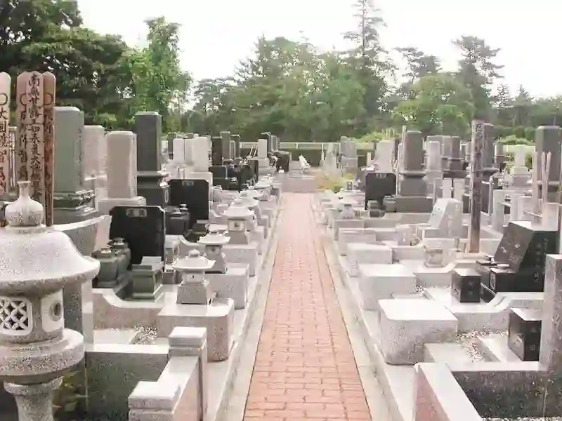 平坦な参道