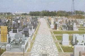 平坦な園内