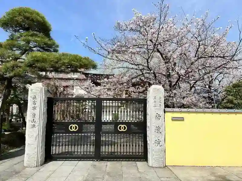 寺院入口