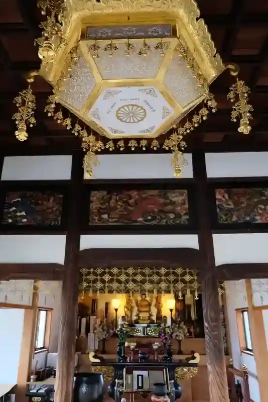 本堂内