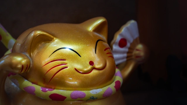 金色の招き猫