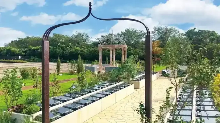 公園型樹木葬霊園の明るい景観