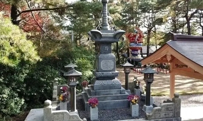 宝篋印塔とは？｜建てる意義・起源・構造・五輪塔との違いを解説