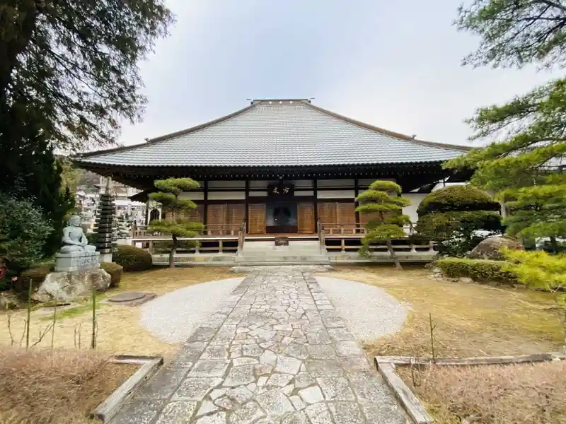 秋川渓谷 樹木草 縁墓 笑みの樹 全景