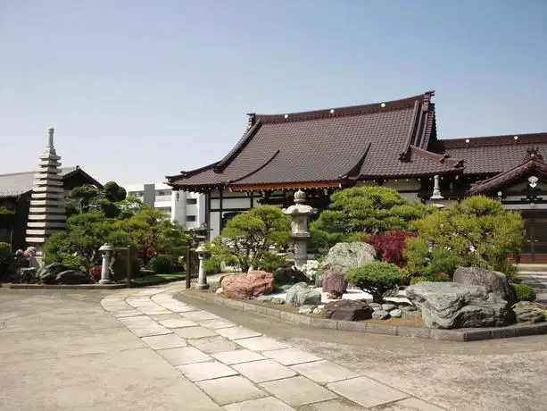 明るく開放的なお寺