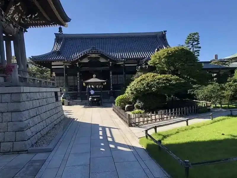 長勝寺 荘厳な雰囲気が漂う本堂