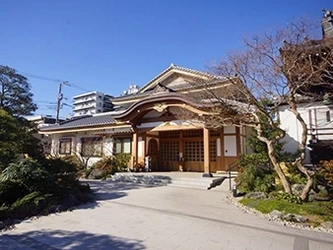 日当たり良好な高級感あふれる墓苑環境