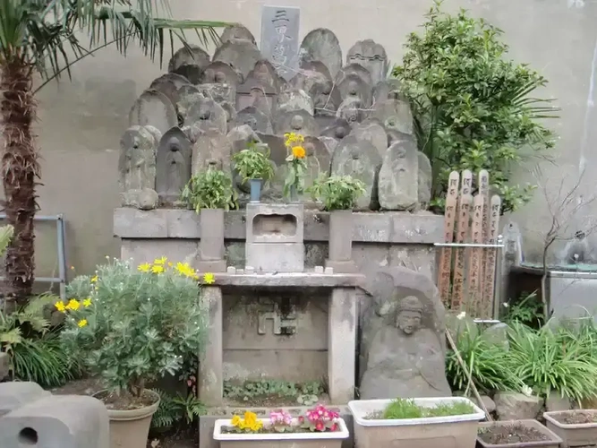 成覚寺 墓所内風景1