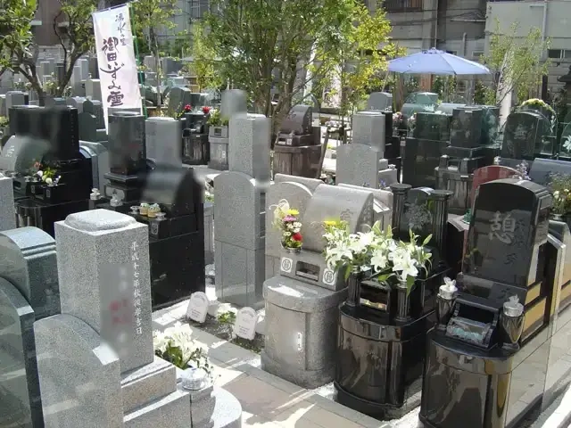 林泉寺墓苑 日当たりがよく平坦でお参りのしやすい墓地です。