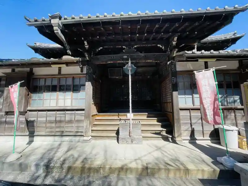 歴史的背景と文化的価値を持つ浄土宗の寺院、魚藍寺