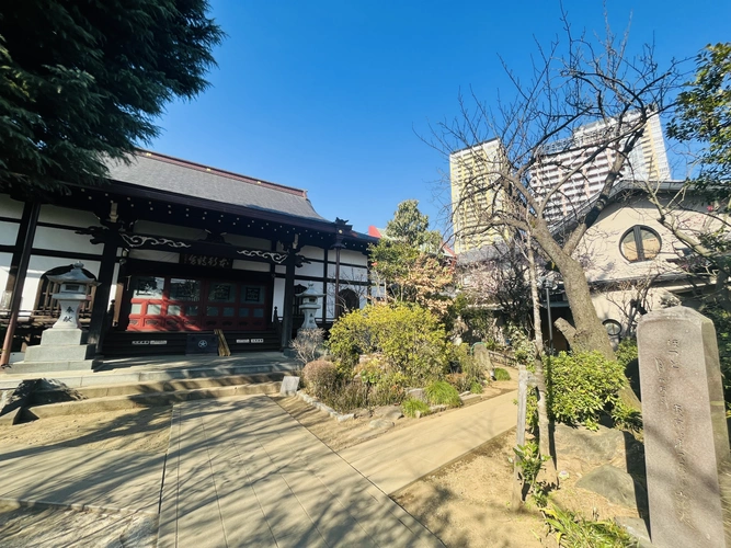 日暮里駅前墓苑（本行寺） 園内寸景