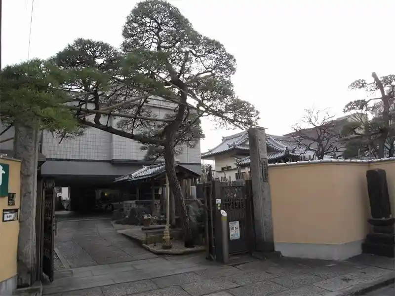 歴史を感じるお寺