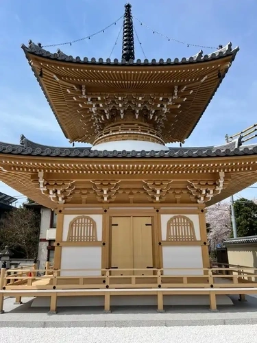 隣接している久遠廟