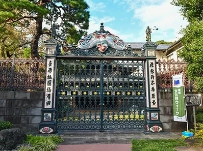 堀之内妙法寺（やくよけ祖師） 鉄門　国指定重要文化財