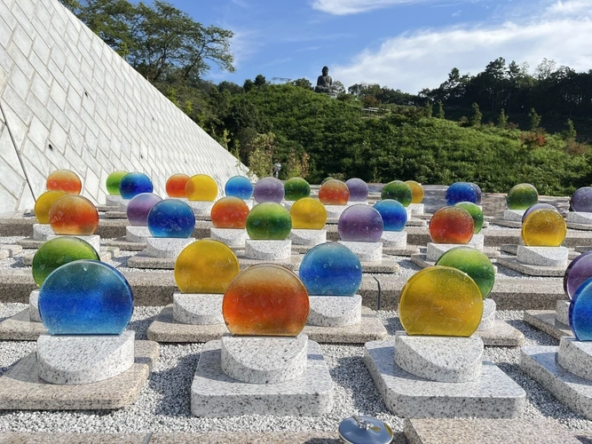 秋川霊園　ガラスの樹木葬 墓標には好きなメッセージ、お名前など彫刻できます