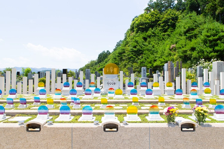 青梅市 秋川霊園　ガラスの樹木葬