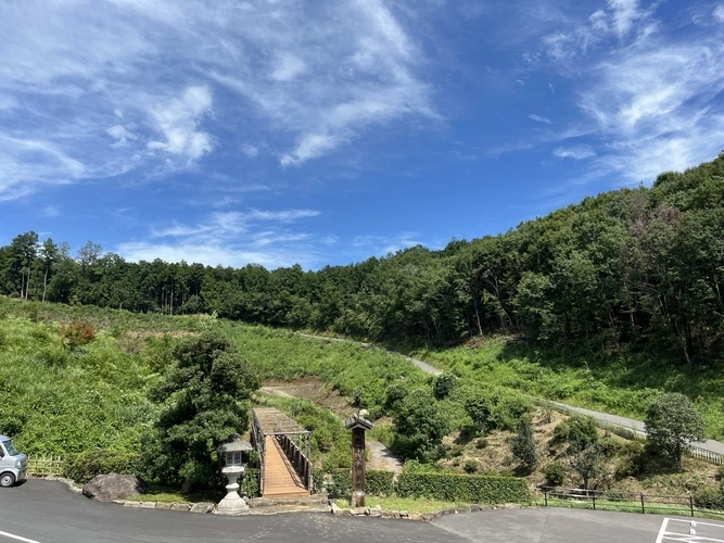  秋川霊園　ガラスの樹木葬