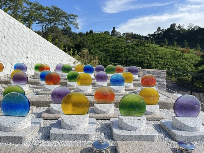  秋川霊園　ガラスの樹木葬