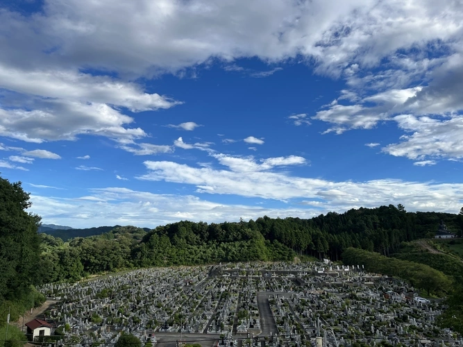 秋川霊園　ガラスの樹木葬 園内どこでも日当たりの良い霊園