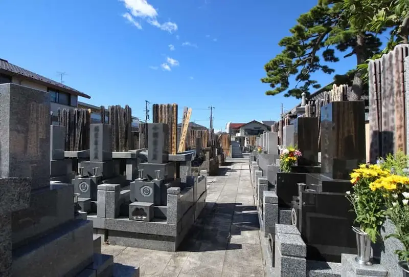 寿福山 長勝寺 〔竹ノ塚墓苑〕 歩きやすい参道