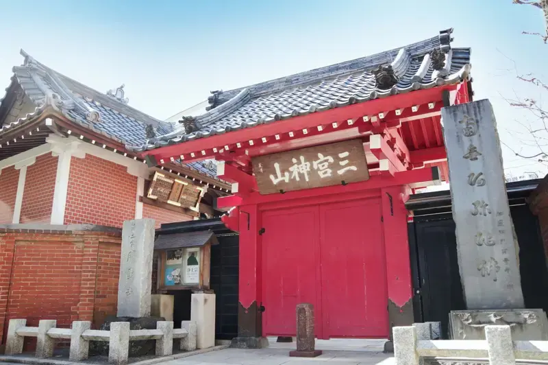 勝専寺 閻魔開きの際にしか開かない赤門