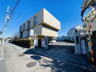 アクセス良好の閑静な住宅街にある寺院