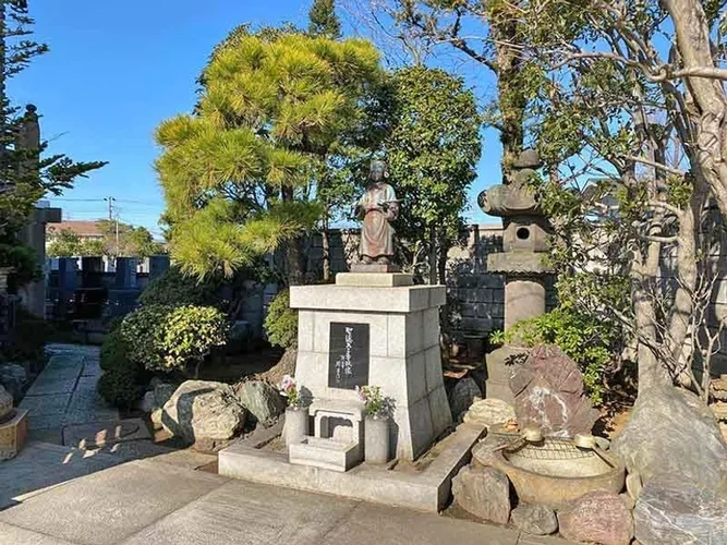 本行寺墓苑 園内風景