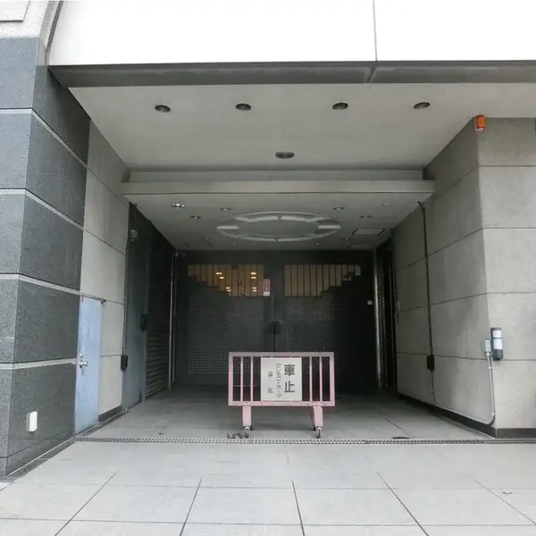 葬儀会館入り口