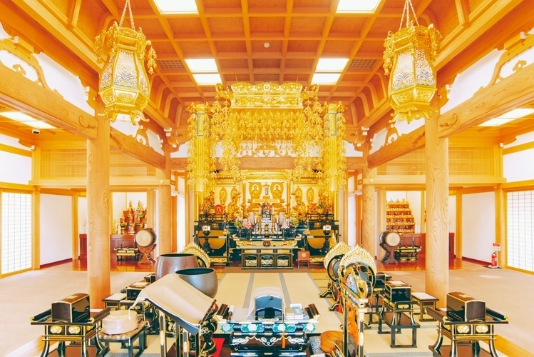 本堂内