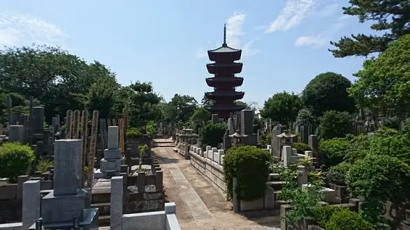 日蓮宗大本山の山内の墓地