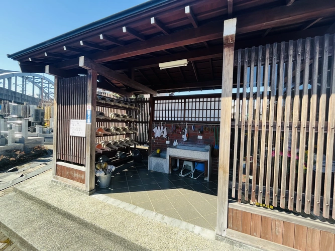 海岳山 長遠寺 〔旧薬師堂墓地〕 水汲み場の写真