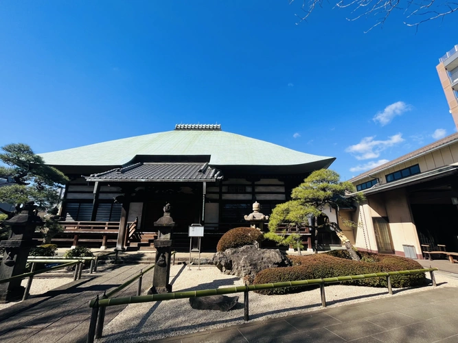 海岳山 長遠寺 〔旧薬師堂墓地〕 本堂