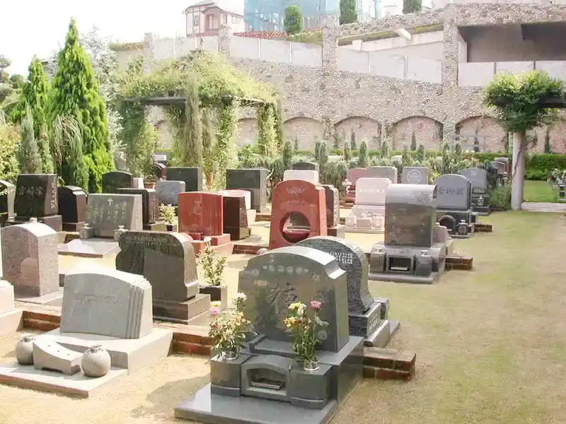 東京多摩境フォーシーズンメモリアル 宗教不問なので、お墓のデザインも自由です。