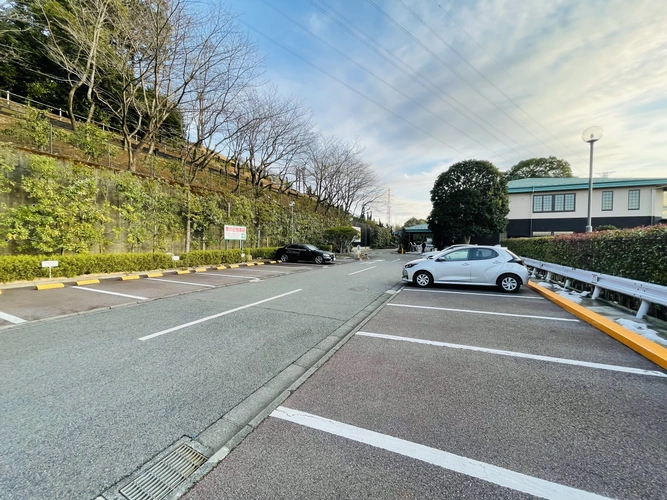 メモリアルフォレスト多摩 駐車場の写真