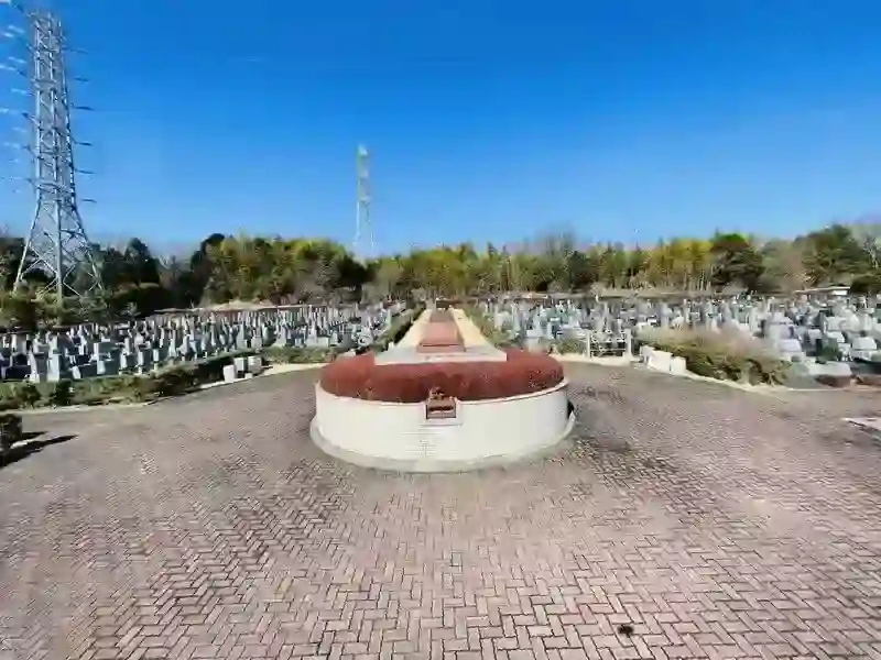 墓地中心には合祀墓があります
