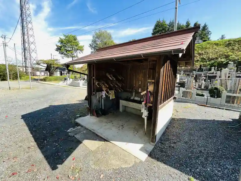 八王子高尾「光とガラスの花壇墓地」花ごころ 水汲み場の写真