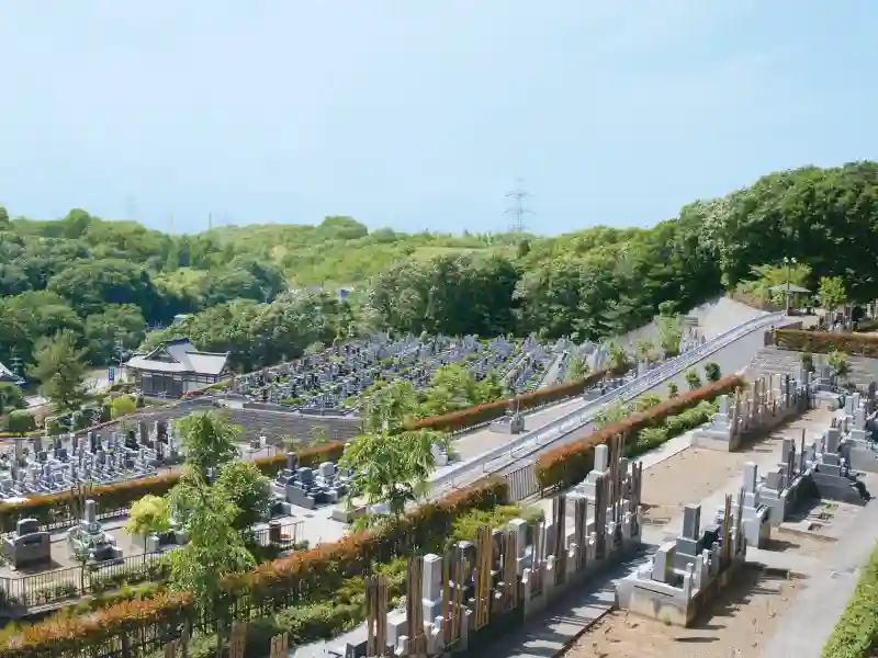 豊かな自然と落ち着いた雰囲気の霊園