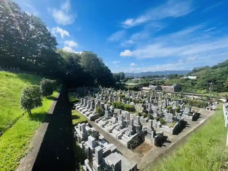 明るい雰囲気の霊園