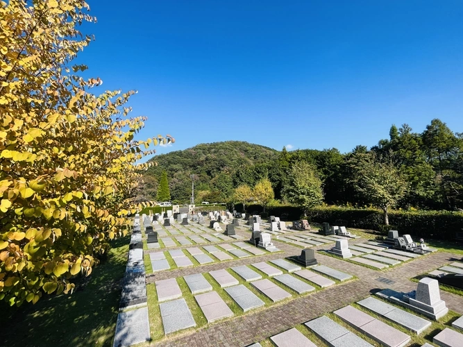 春泉寺 第２高尾霊園 ～メモリアルガーデン紫苑～ 墓地全景