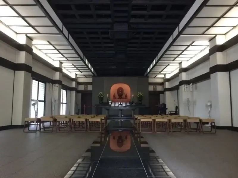 本堂内
