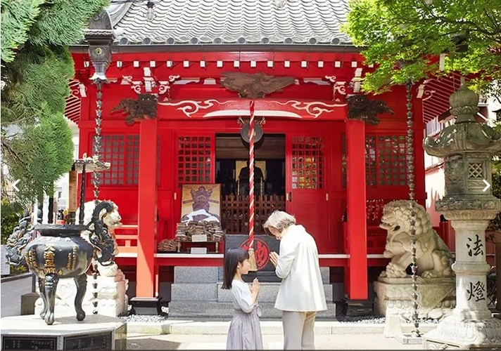 屋内墓苑 小石川墓陵 源覚寺境内には日頃から多くの方が参拝にいらっしゃいます。